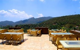 Hotel Whispering Winds Kasauli